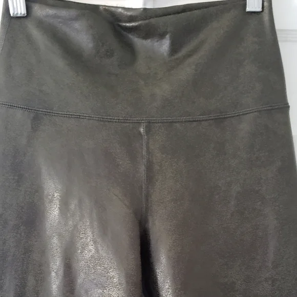 Aerie Offline The Hugger High Waisted Crackle Legging Olive/Army Green Sz M NWT - Picture 4 of 13